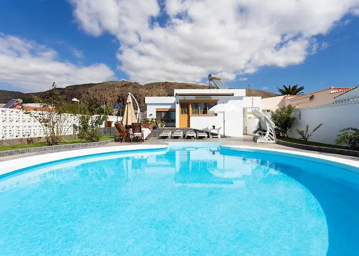 בית נופש Palm Mar With Pool And Garden ארונה